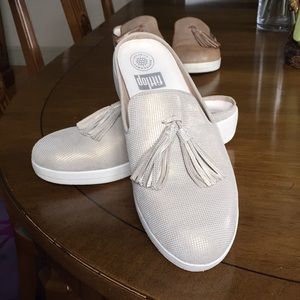 FitFlop mules in metallic leather, silver US 9